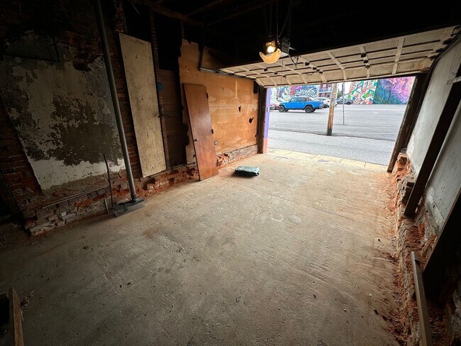 Foto del edificio - Charming and Spacious Downtown House