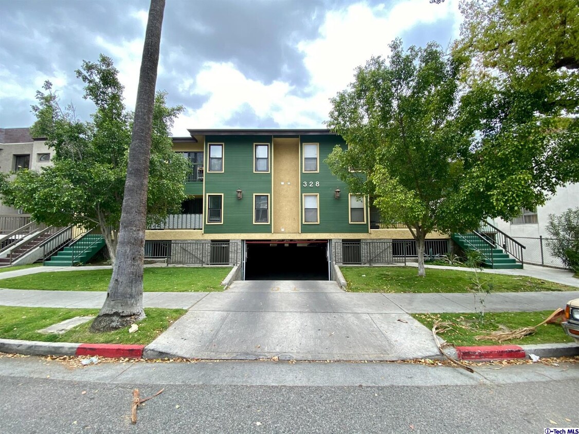 Primary Photo - 328 W Lomita Ave