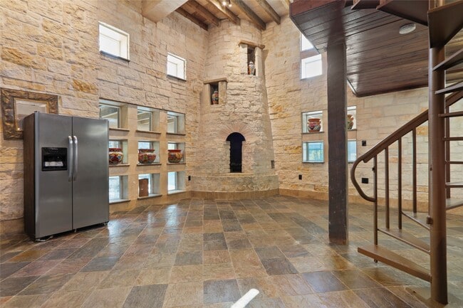 Building Photo - 614 Pine Gully Rd