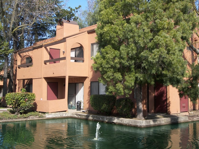 Building Photo - Venetian Park Apartments
