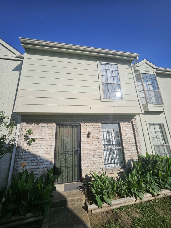 Foto del edificio - 8636 Village of Fondren