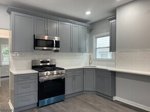 Building Photo - 54 Mt Prospect Ave