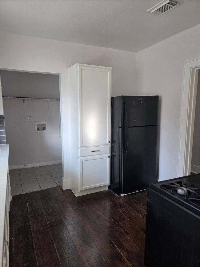 Building Photo - 6813 Avenue O