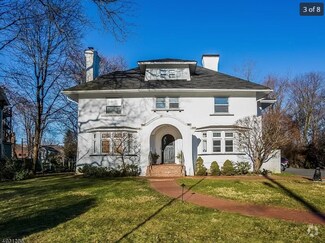 Building Photo - 114 Elm St
