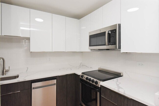 Building Photo - 6026 N Winthrop Ave