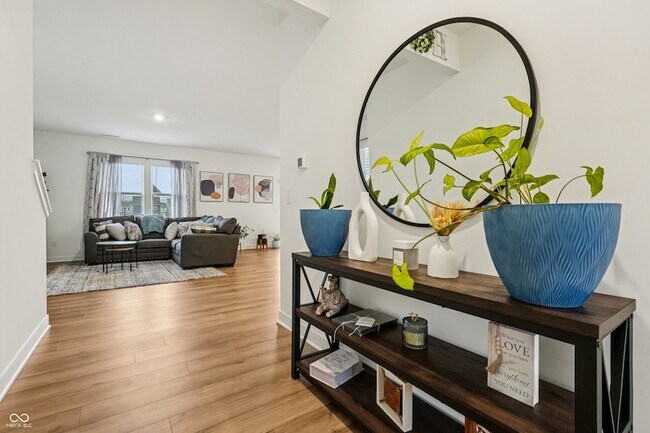 Foto del edificio - 4544 Nokes Pl