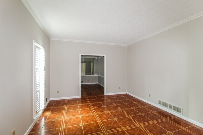 Foto del edificio - 4806 Castlewood Dr SW