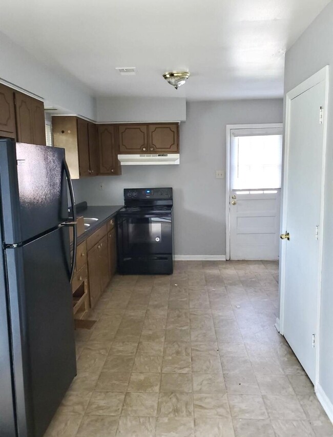 Foto del edificio - 3760 Red River Dr