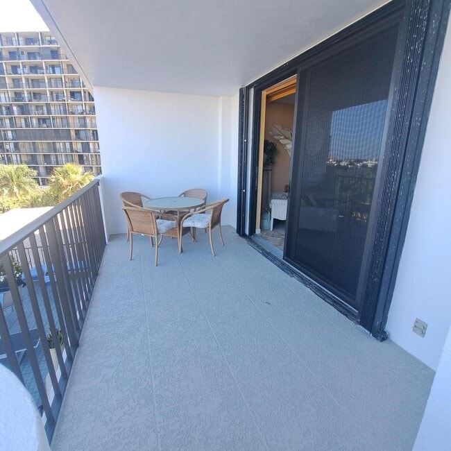Foto del edificio - 1200 Marine Way W