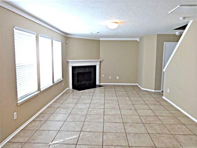 Building Photo - 16403 Lynn Crest Ct