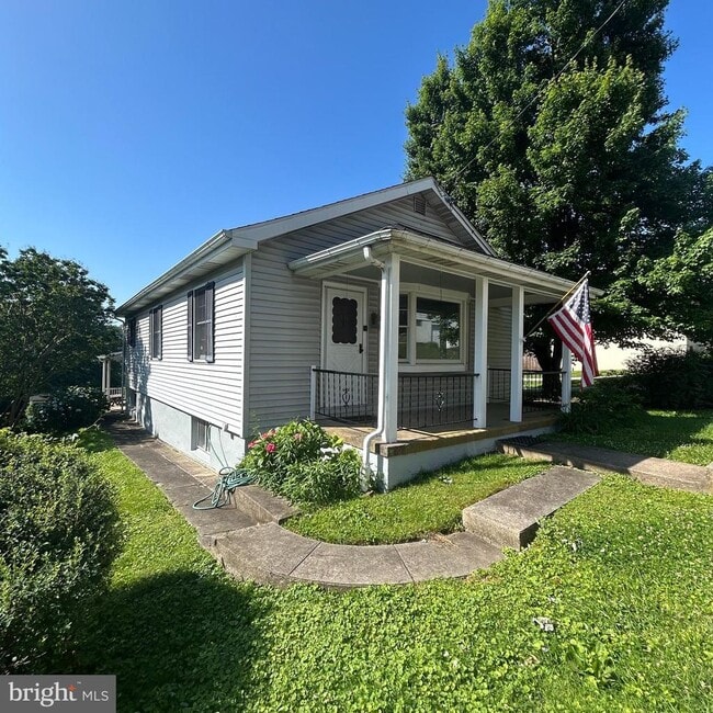 Building Photo - 379 Dehaven St