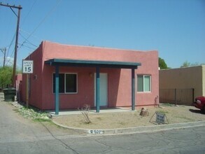 Building Photo - 2401 E 6th St