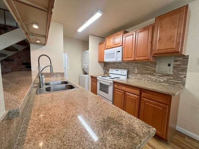Building Photo - Beautiful Two Story Condo near Meadowoo...