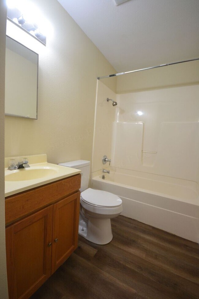 Building Photo - Warsaw Apartments