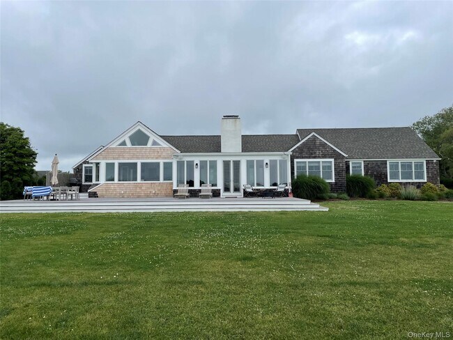 Foto del edificio - 40 Tuthill Point Rd