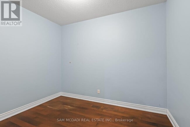 Building Photo - 3170 Erin Mills Pkwy