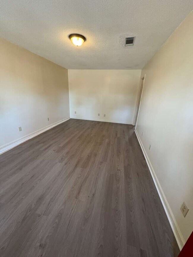 Building Photo - 1029 Davidson Dr