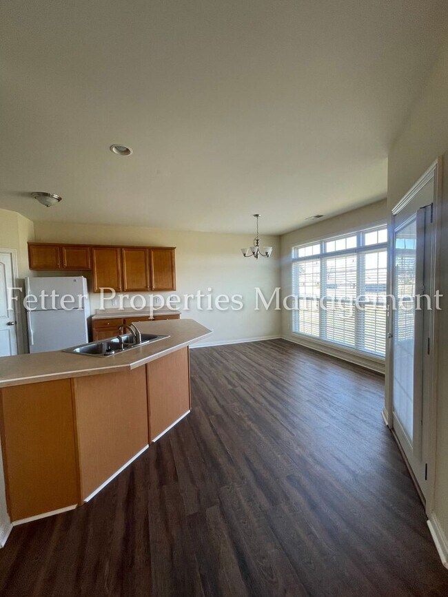 Building Photo - 2 Bedroom Condo with Office/Multipurpose Room