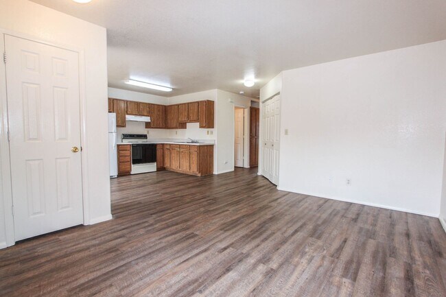 Foto del edificio - 8460 E Lakeshore Dr