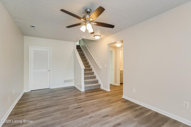 Foto del edificio - 4121 Mimosa View Dr