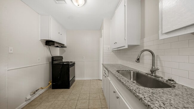 Building Photo - 1513 5th Ave N
