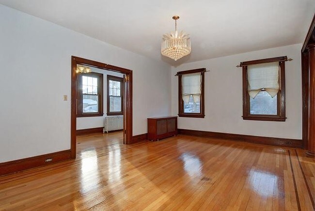 Building Photo - 914 80th St