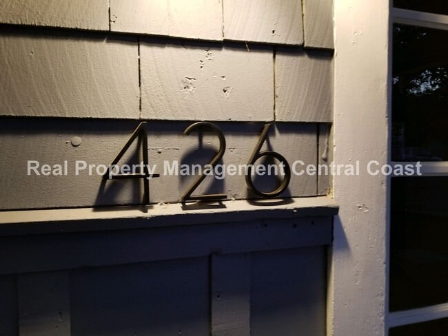 Building Photo - AVAILABLE FEBRUARY - 2 bedroom / 1 bath Pa...
