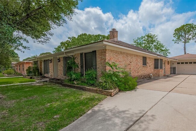 Building Photo - 15222 Torry Pines Rd