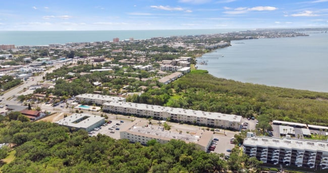 Foto del edificio - 230 Columbia Dr