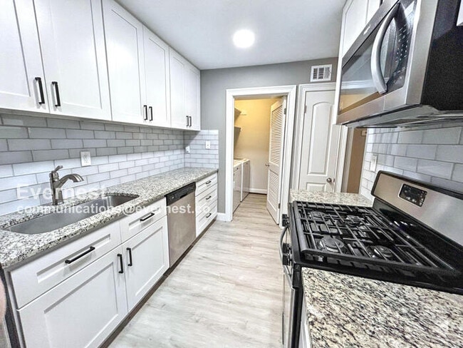 Building Photo - 201 Park Ridge Cir