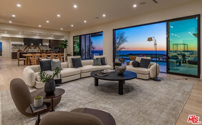 Foto del edificio - 5811 Murphy Way