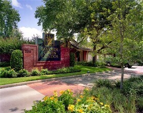 Building Photo - 2211 S Kirkwood Rd