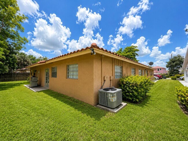 Building Photo - 4125 Woodside Dr