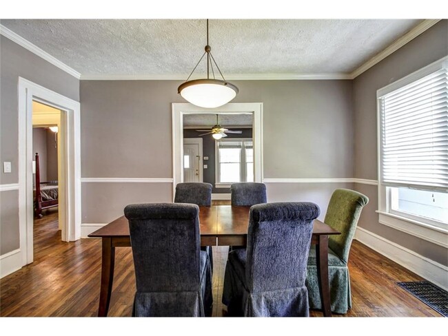 Formal Dining Area - 182 2nd Avenue Southeast