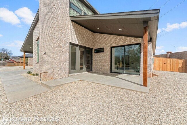 Building Photo - 3 br, 3 bath House - 2303 Toledo Avenue