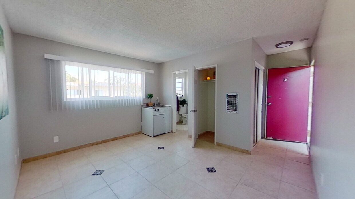 Foto principal - 3875 Wade St