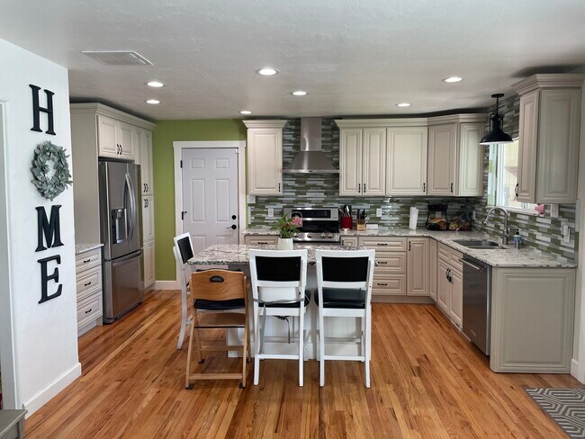 Building Photo - 1010 Sewell Dr
