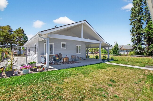 Building Photo - Remodeled open concept home with shop!