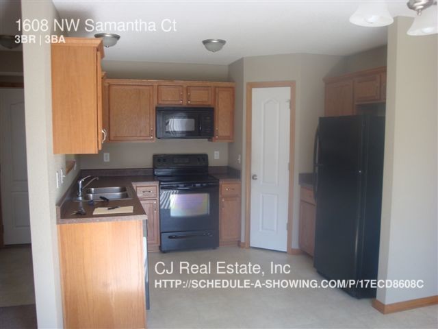 Building Photo - 1608 NW Samantha Ct