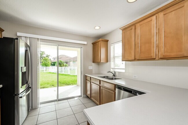Building Photo - 15215 Searobbin Dr