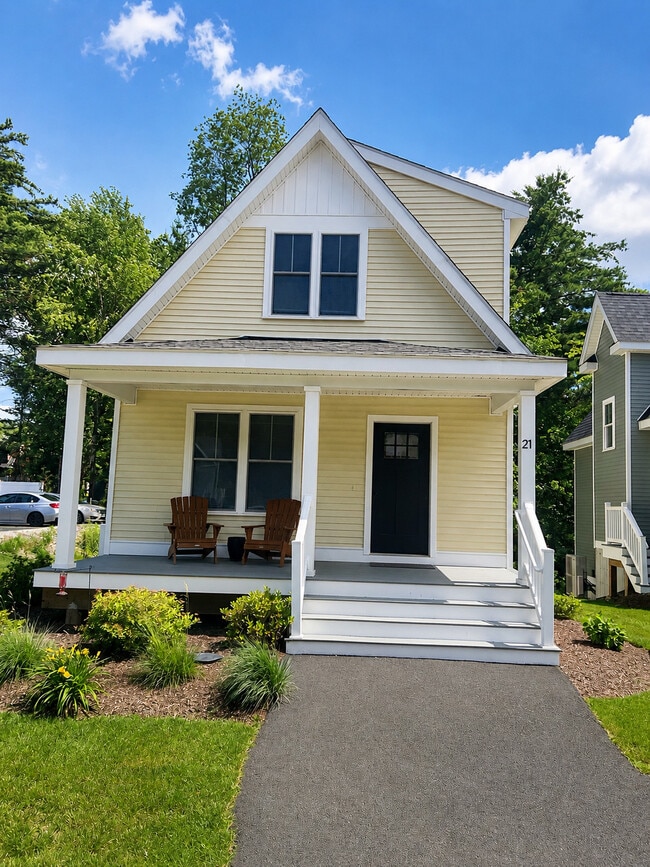 3BR 2BR, with basement - MCO Lancaster Cottages