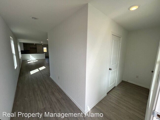 Foto del edificio - 3 br, 2 bath House - 9807 Butte Creek