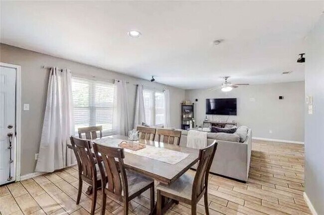 Foto del edificio - 3448 Baby Doe Ct