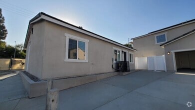Building Photo - 2285 Chestnut St