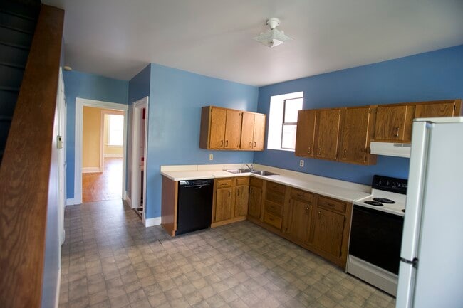 Building Photo - 1110 Tamm Ave