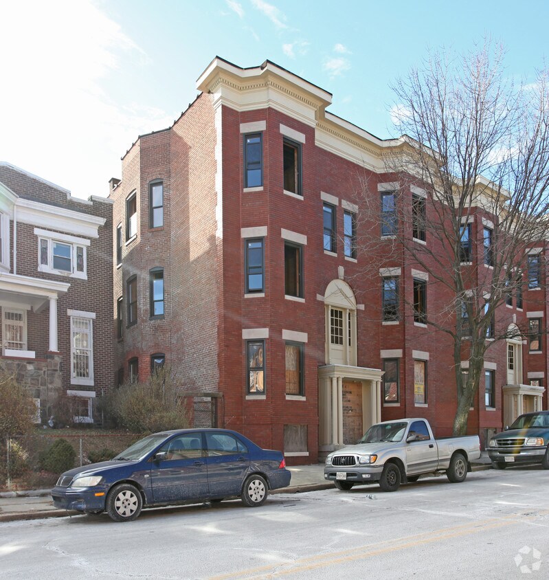 Primary Photo - Whitelock Apartments