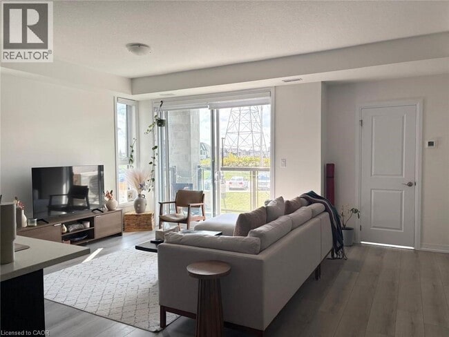 Photo du bâtiment - 261 Woodbine Ave