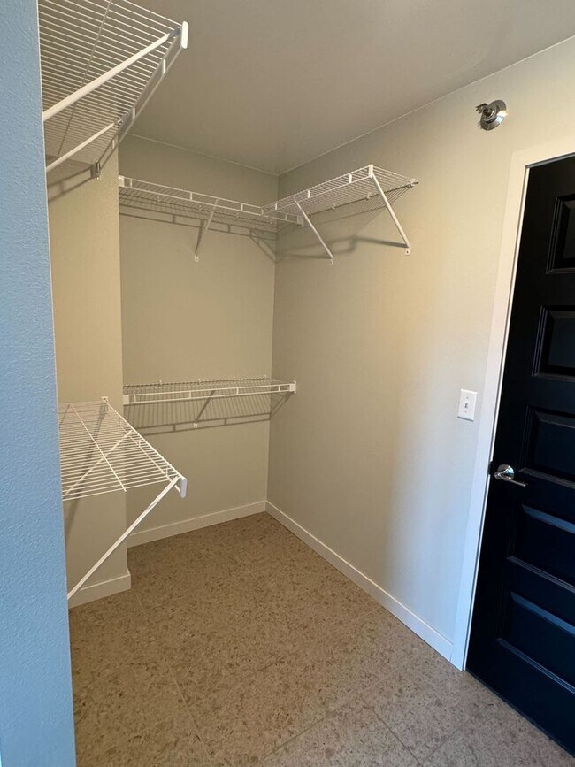 Foto del edificio - Your Next Home Awaits at Area 57 Apartments!