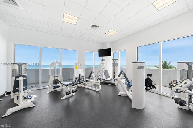 Foto del edificio - 2 br, 2 bath Condo - 6365 Collins Ave LOWE...