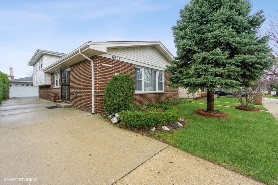 6963 N Dowagiac Ave, Chicago, IL 60646 House Rental in Chicago, IL